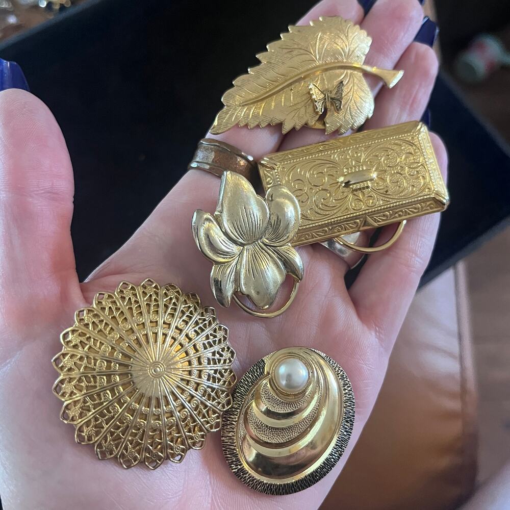 Beautiful set of vintage scarf clips, gold, detailed, floral nature inspired